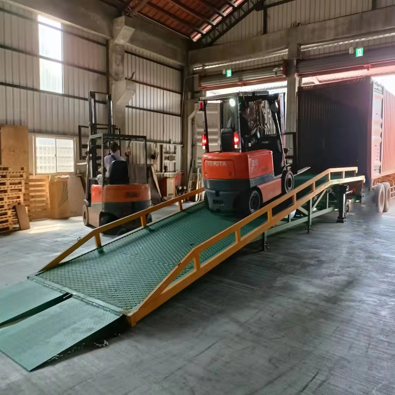 移动登车桥 移动登车桥