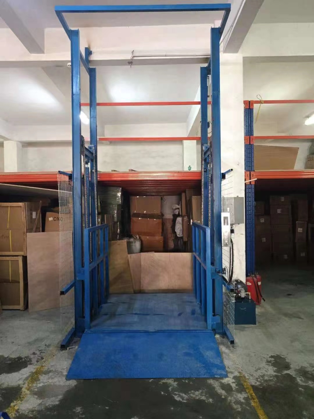 液压中欧（中国）货梯