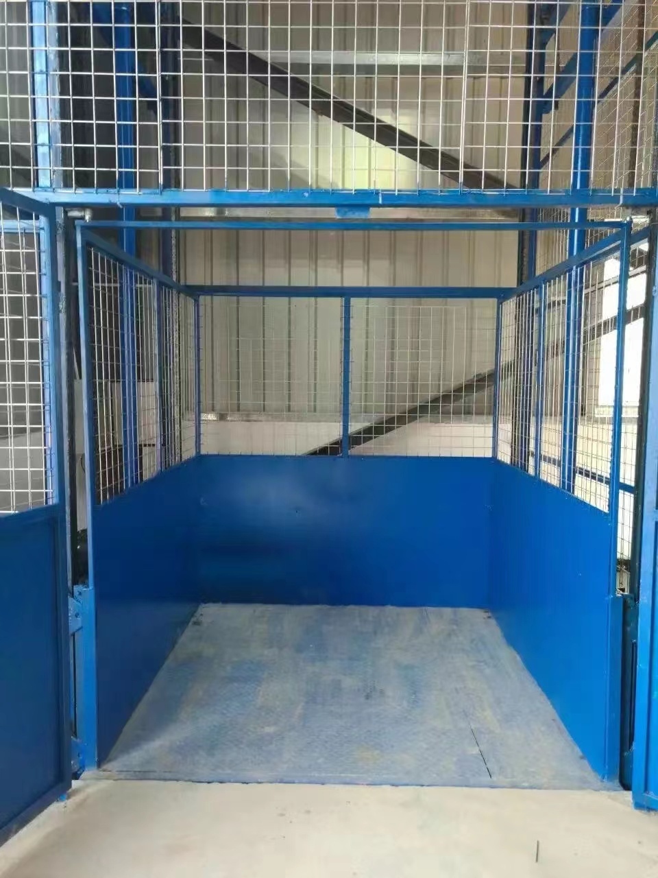 液压中欧（中国）货梯