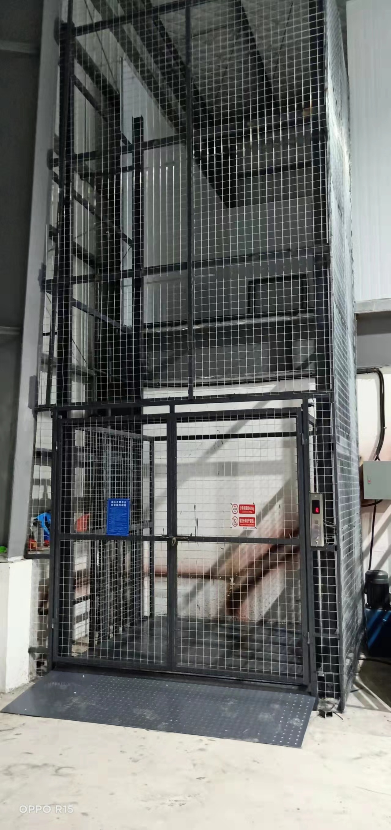 液压中欧（中国）货梯