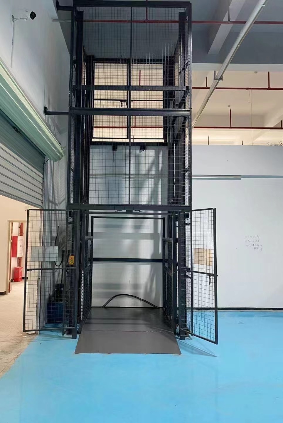 液压中欧（中国）货梯